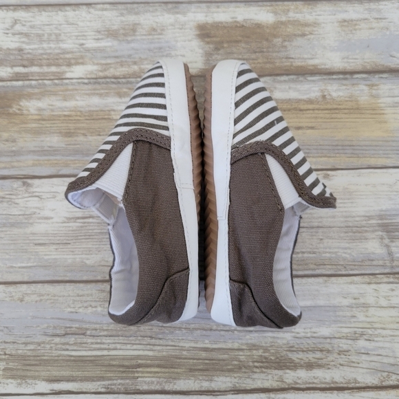NWT Izzy & Roo Brown & White Striped Canvas Slip-On Shoes Baby Size 24-30 Months - Picture 5 of 9